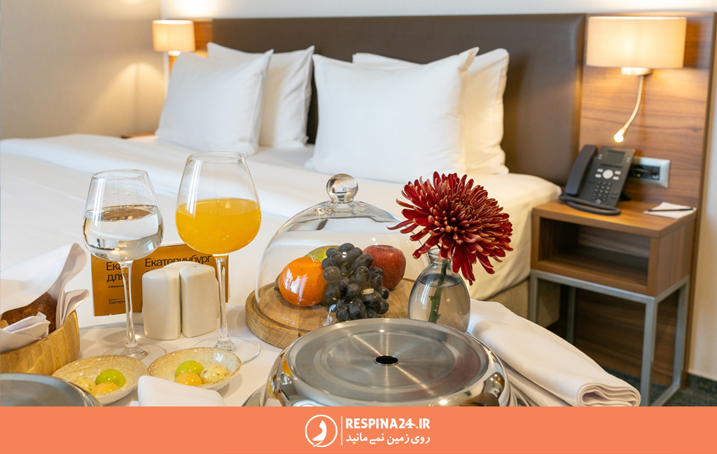 روم سرویس نوشیدنی در هتل شامل سرو انواع نوشیدنی و آبمیوه های طبیعی