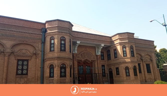 نمای نزدیک از عمارت بهارستان