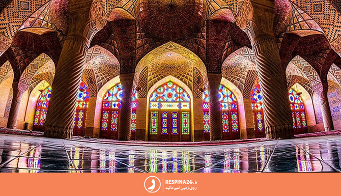 تصویری از محوطه داخل مسجد وکیل شیراز